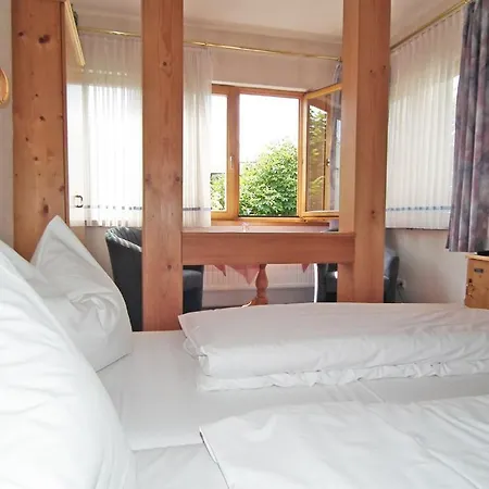 & Zur Linde Hotel
